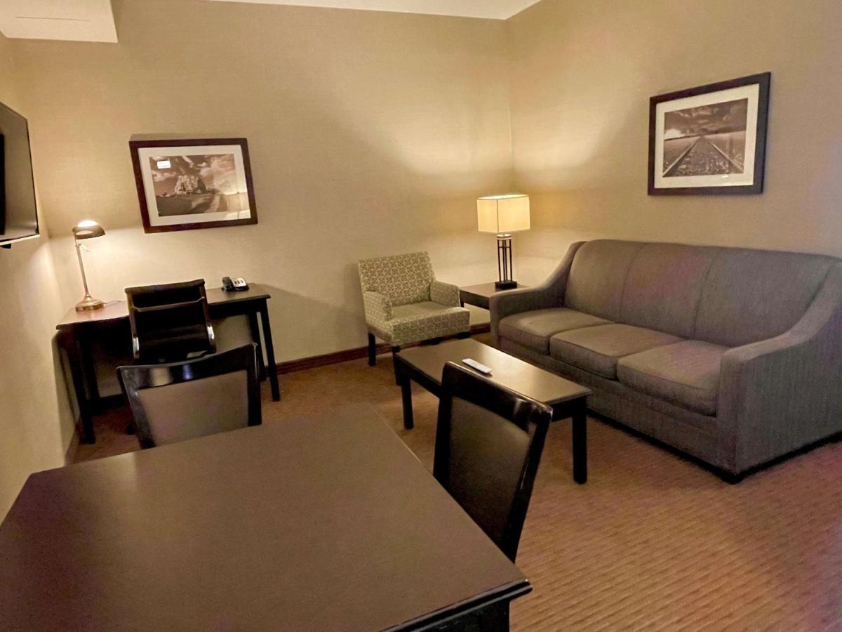 Best Western Plus Okotoks Inn & Suites Экстерьер фото