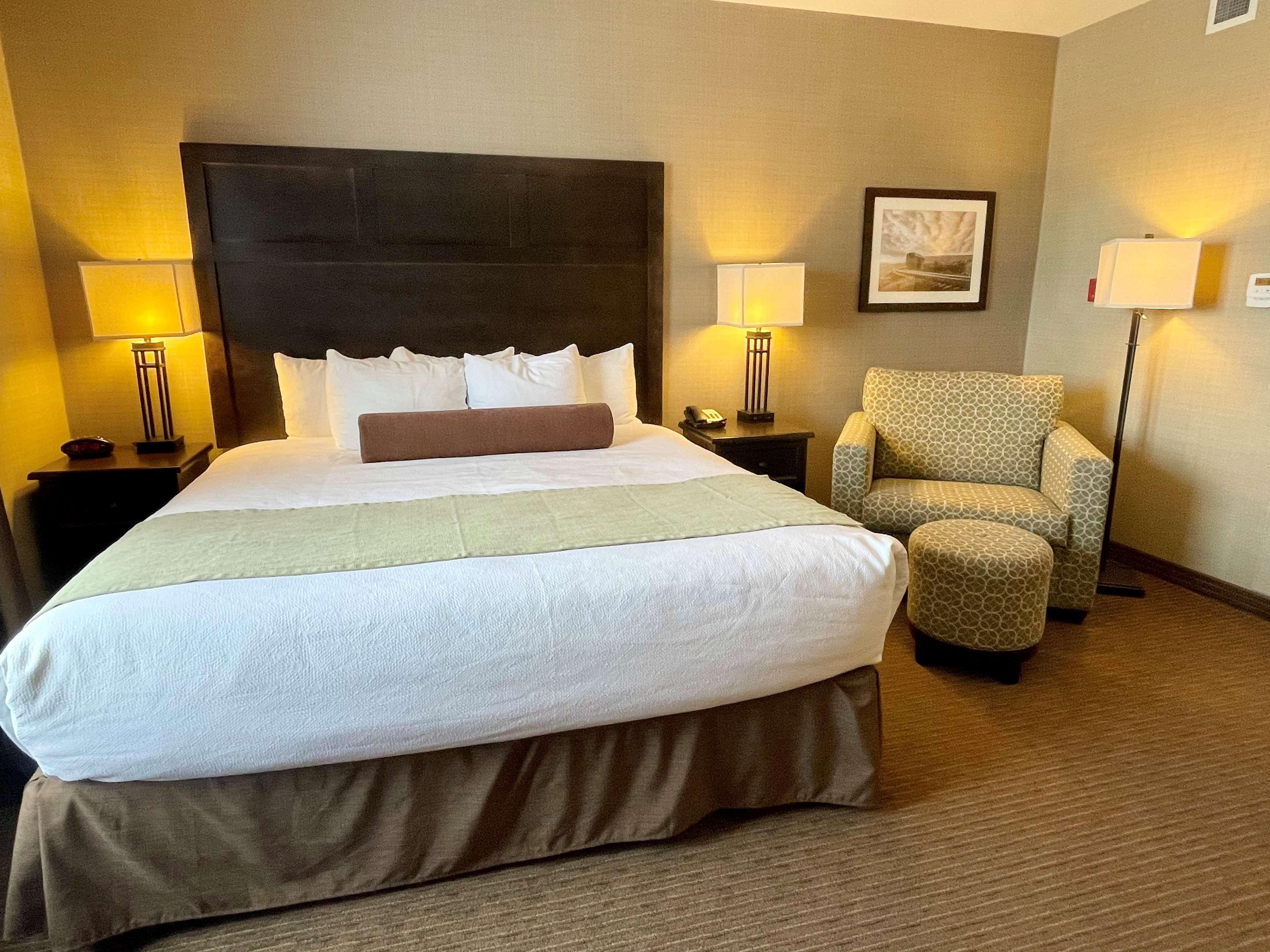 Best Western Plus Okotoks Inn & Suites Экстерьер фото