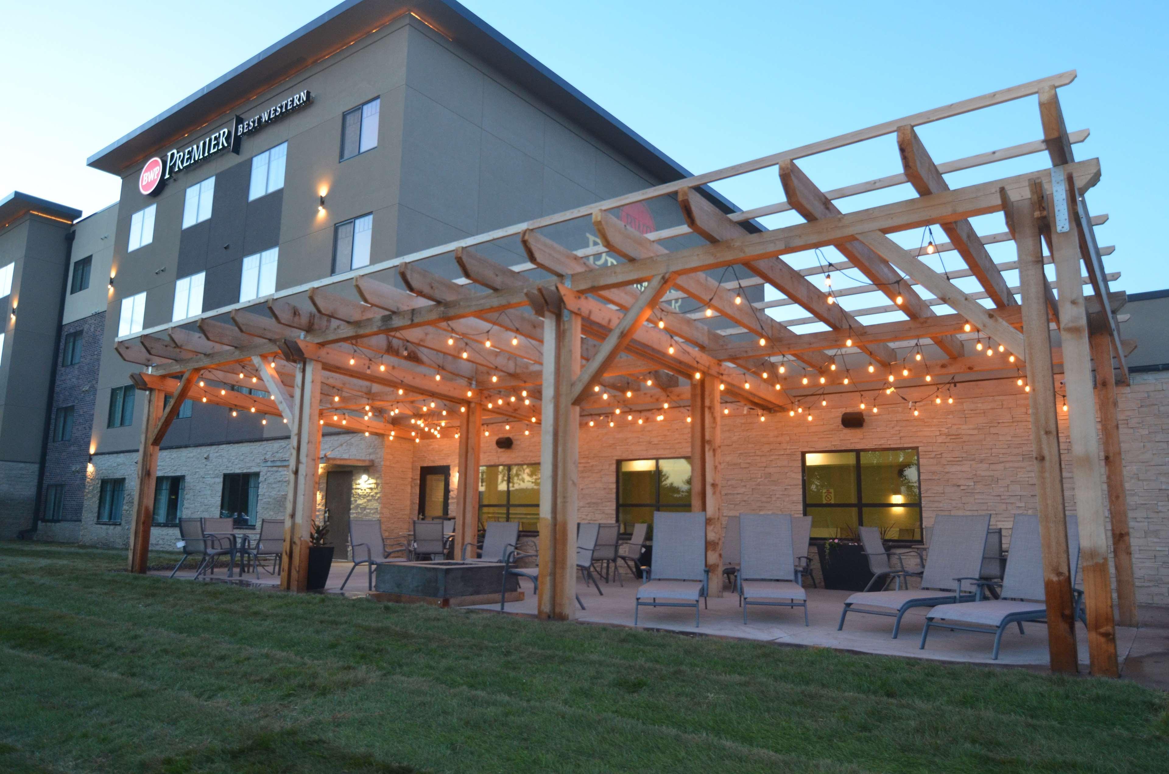 Best Western Plus Okotoks Inn & Suites Экстерьер фото