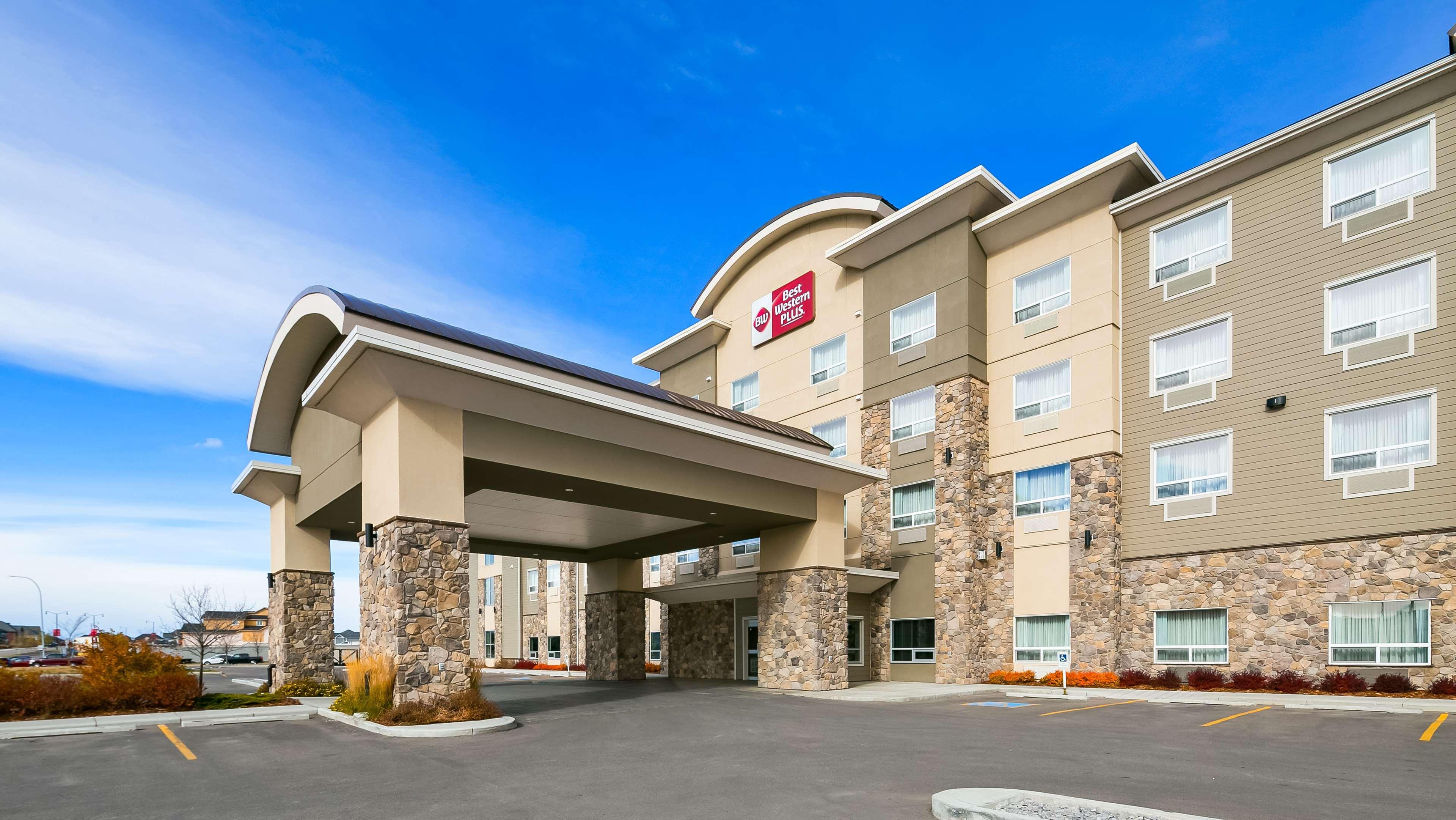Best Western Plus Okotoks Inn & Suites Экстерьер фото