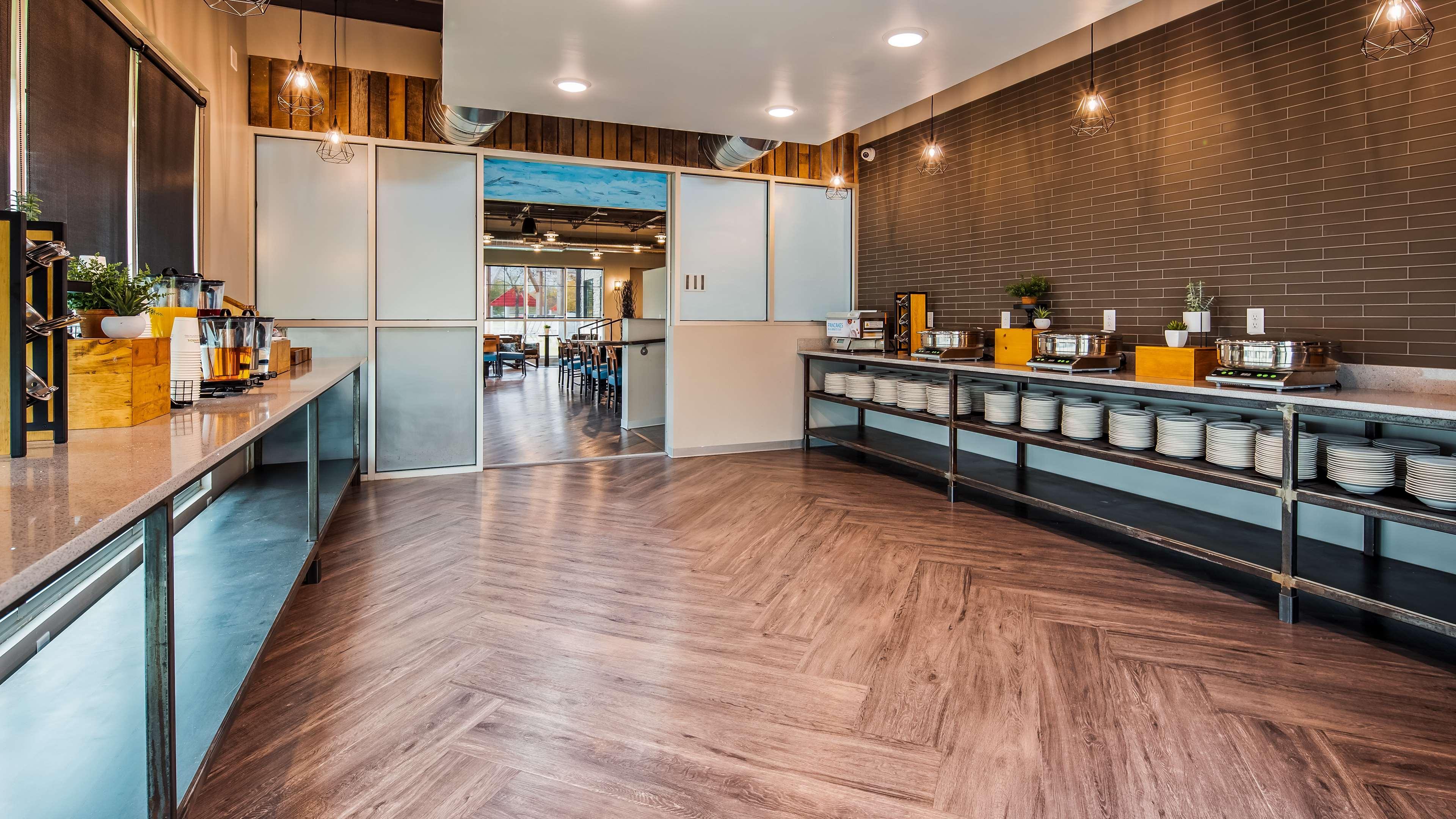 Best Western Plus Okotoks Inn & Suites Экстерьер фото