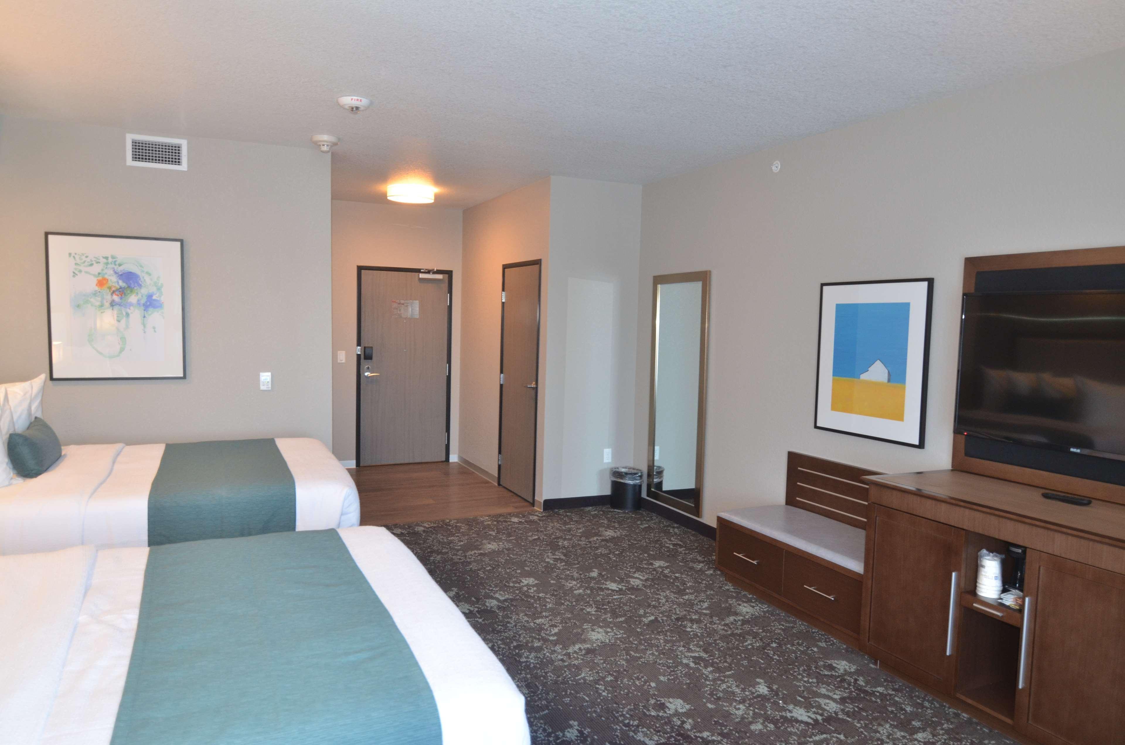 Best Western Plus Okotoks Inn & Suites Экстерьер фото